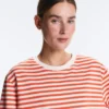 T-shirt o prostym kroju z długim rękawem w paski, wykonany w 100% z bawełny T-shirt o prostym kroju z długim rękawem w paski, wykonany w 100% z bawełny