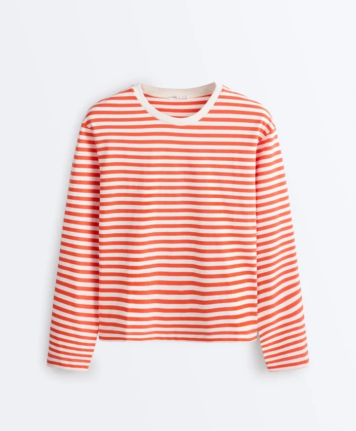 T-shirt o prostym kroju z długim rękawem w paski, wykonany w 100% z bawełny T-shirt o prostym kroju z długim rękawem w paski, wykonany w 100% z bawełny