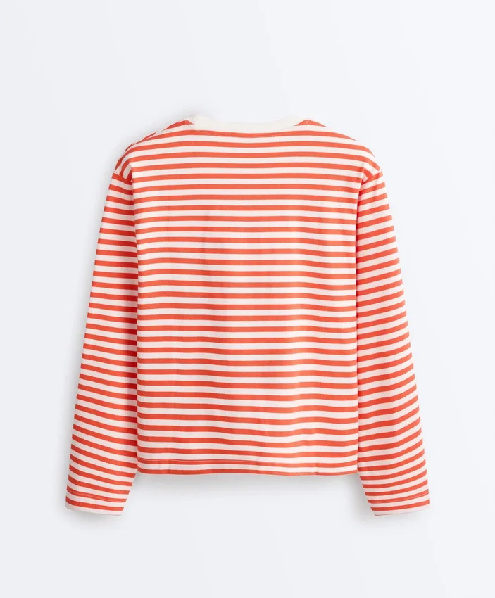 T-shirt o prostym kroju z długim rękawem w paski, wykonany w 100% z bawełny T-shirt o prostym kroju z długim rękawem w paski, wykonany w 100% z bawełny