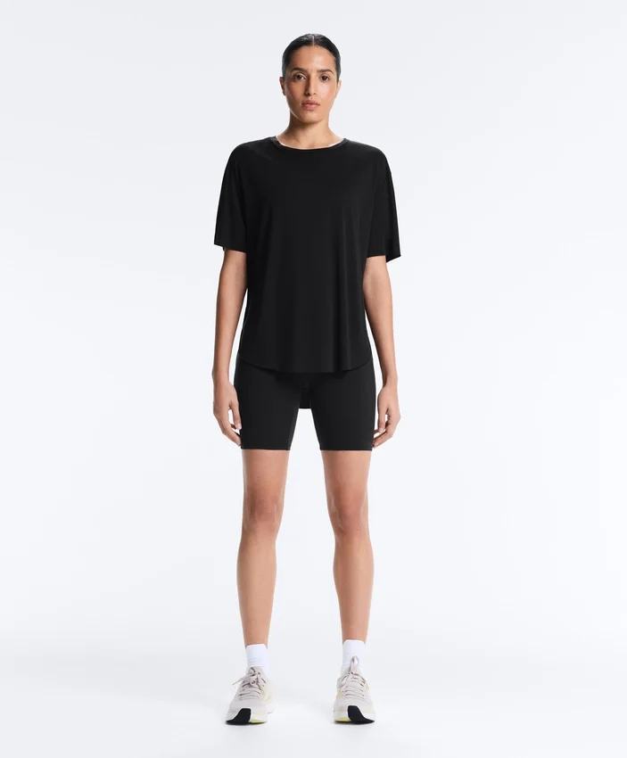 T-shirt z krótkim rękawem z mieszanki modalu z zaokrąglonym tyłem T-shirt z krótkim rękawem z mieszanki modalu z zaokrąglonym tyłem