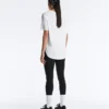 T-shirt z krótkim rękawem z mieszanki modalu z zaokrąglonym tyłem T-shirt z krótkim rękawem z mieszanki modalu z zaokrąglonym tyłem
