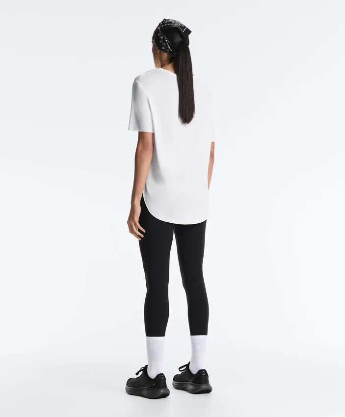 T-shirt z krótkim rękawem z mieszanki modalu z zaokrąglonym tyłem T-shirt z krótkim rękawem z mieszanki modalu z zaokrąglonym tyłem