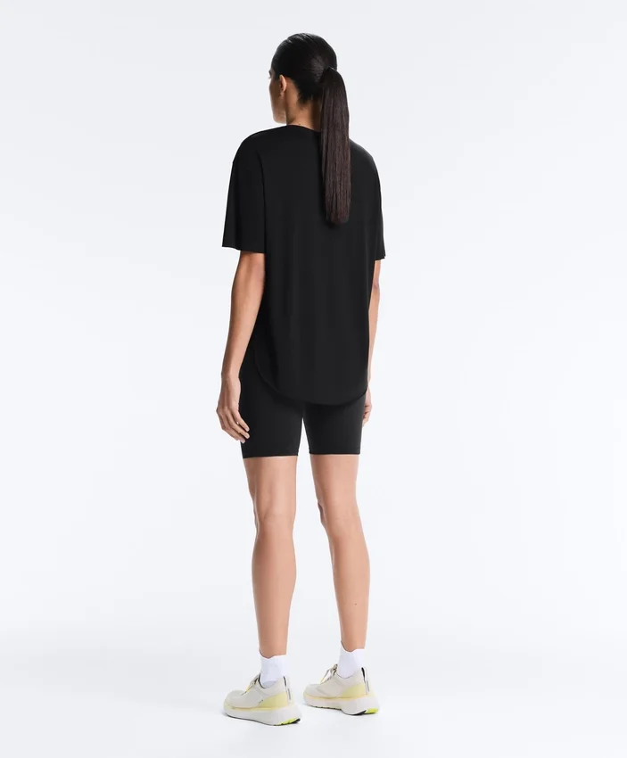T-shirt z krótkim rękawem z mieszanki modalu z zaokrąglonym tyłem T-shirt z krótkim rękawem z mieszanki modalu z zaokrąglonym tyłem