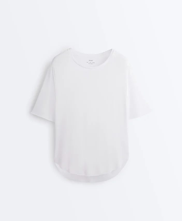 T-shirt z krótkim rękawem z mieszanki modalu z zaokrąglonym tyłem T-shirt z krótkim rękawem z mieszanki modalu z zaokrąglonym tyłem
