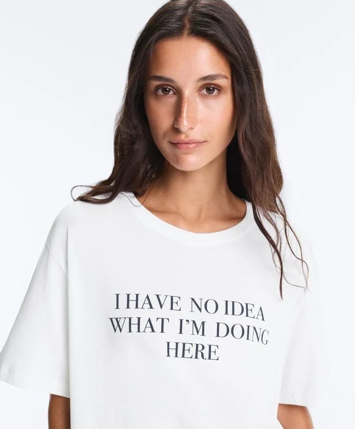 T-shirt z mieszanki bawełny o prostym kroju, z krótkim rękawem i nadrukiem T-shirt z mieszanki bawełny o prostym kroju, z krótkim rękawem i nadrukiem