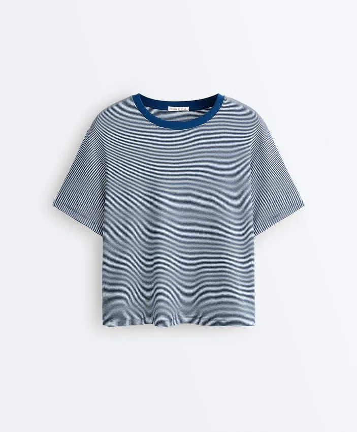 T-shirt z mieszanki bawełny o prostym kroju z krótkim rękawem i nadrukiem w paski T-shirt z mieszanki bawełny o prostym kroju z krótkim rękawem i nadrukiem w paski