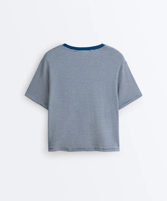 T-shirt z mieszanki bawełny o prostym kroju z krótkim rękawem i nadrukiem w paski T-shirt z mieszanki bawełny o prostym kroju z krótkim rękawem i nadrukiem w paski