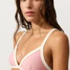 Top bikini w kształcie trójkąta z kontrastową lamówką Top bikini w kształcie trójkąta z kontrastową lamówką
