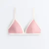Top bikini w kształcie trójkąta z kontrastową lamówką Top bikini w kształcie trójkąta z kontrastową lamówką