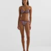 Top bikini w trójkąt z teksturowanego materiału w paski Top bikini w trójkąt z teksturowanego materiału w paski