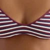 Top bikini w trójkąt z teksturowanego materiału w paski Top bikini w trójkąt z teksturowanego materiału w paski
