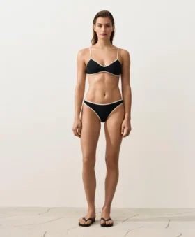 Top bikini z kontrastowymi wykończeniami