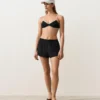 Top bikini z kontrastowymi wykończeniami Top bikini z kontrastowymi wykończeniami