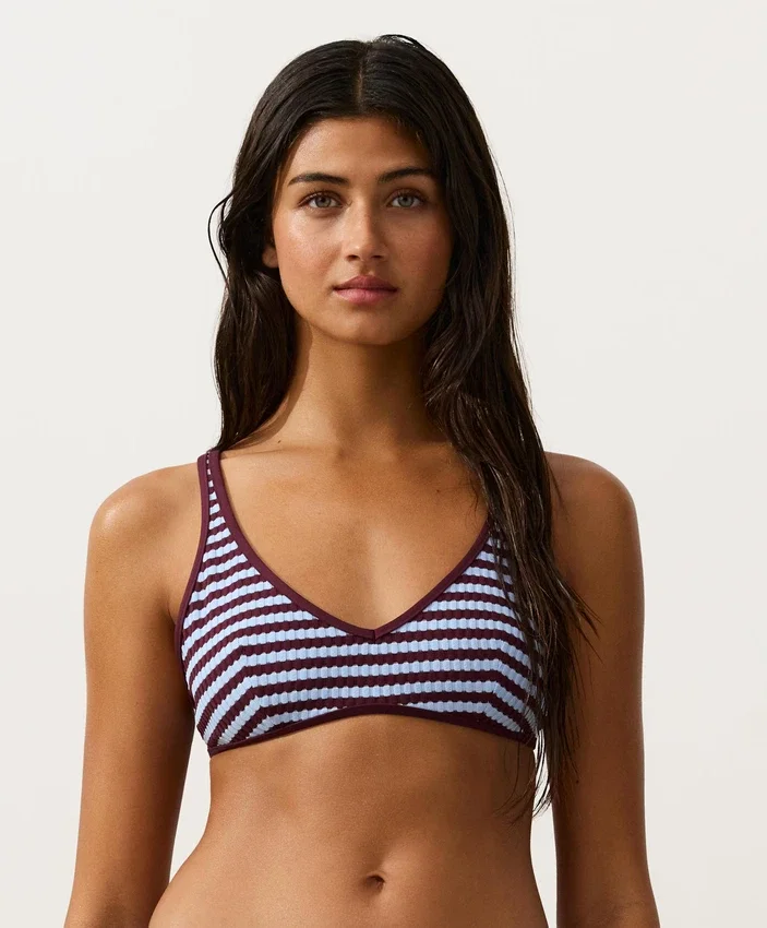 Top bikini z paskami i teksturą Top bikini z paskami i teksturą