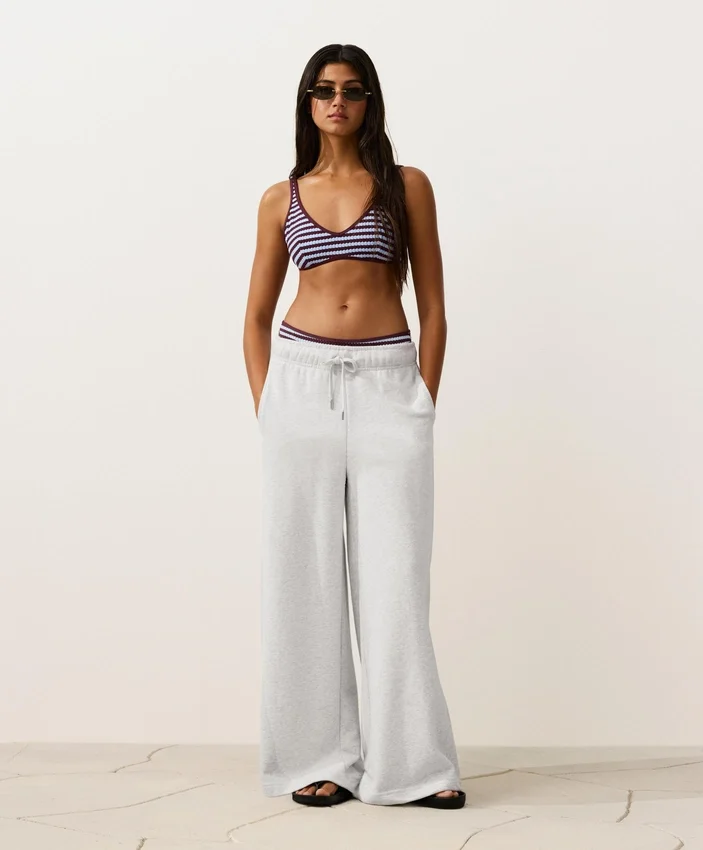 Top bikini z paskami i teksturą Top bikini z paskami i teksturą