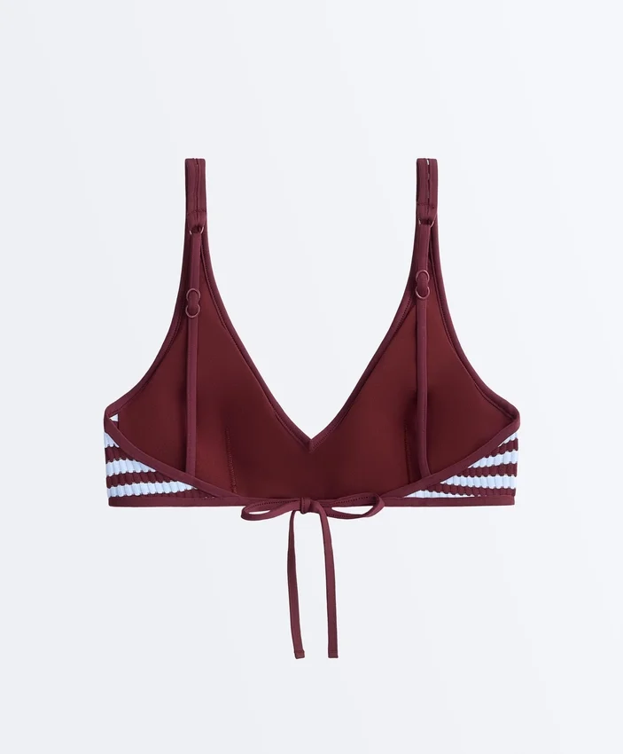 Top bikini z paskami i teksturą Top bikini z paskami i teksturą