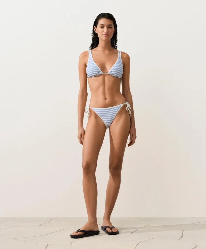 Top bikini z trójkątnymi miseczkami, w paski, z wiązaniem na szyi Top bikini z trójkątnymi miseczkami, w paski, z wiązaniem na szyi