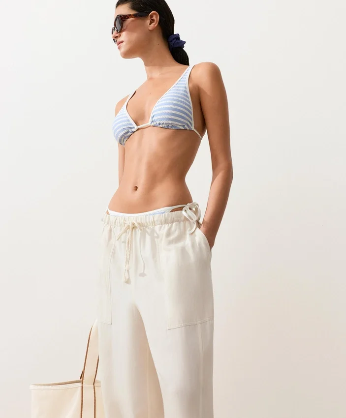 Top bikini z trójkątnymi miseczkami, w paski, z wiązaniem na szyi Top bikini z trójkątnymi miseczkami, w paski, z wiązaniem na szyi