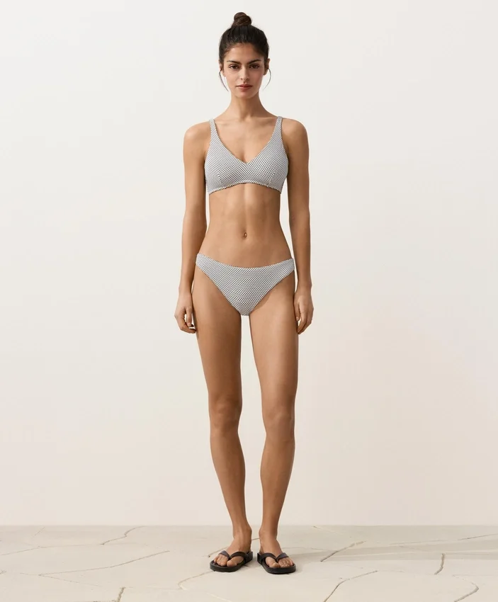 Topy bikini typu halter w groszki z żakardu Topy bikini typu halter w groszki z żakardu