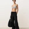 Topy bikini typu halter w groszki z żakardu Topy bikini typu halter w groszki z żakardu
