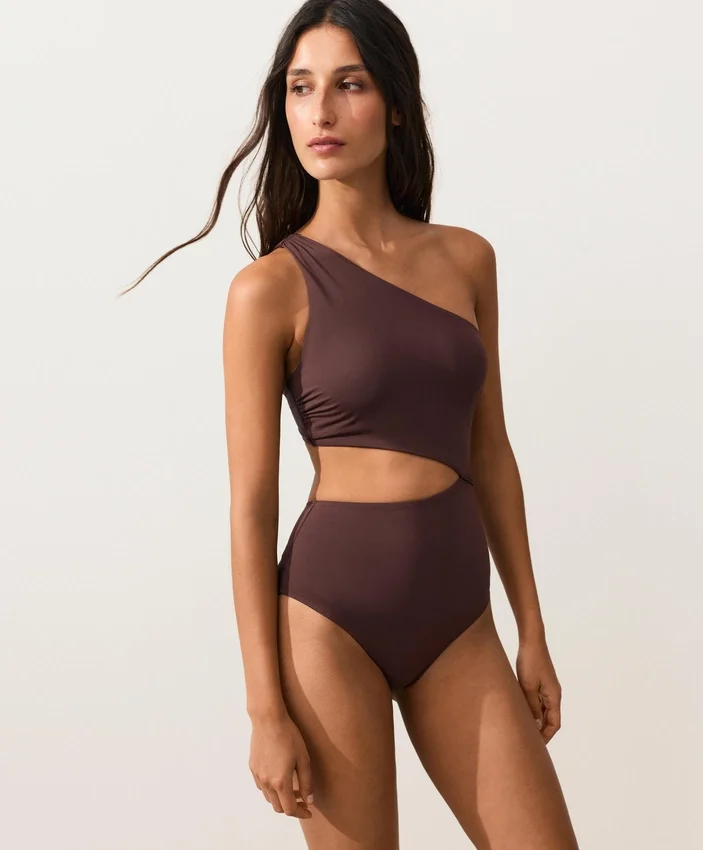 Trikini z asymetrycznymi ramiączkami Trikini z asymetrycznymi ramiączkami