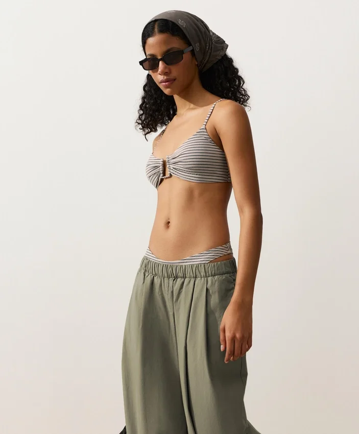 Trójkątny top bikini w paski Trójkątny top bikini w paski