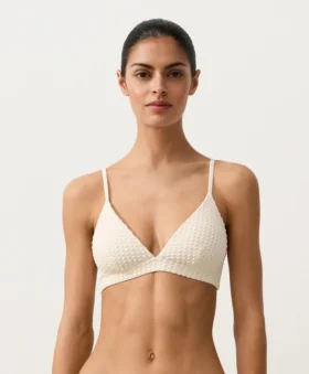 Trójkątny top bikini z dzianiny szydełkowej o fakturze bąbelkowej