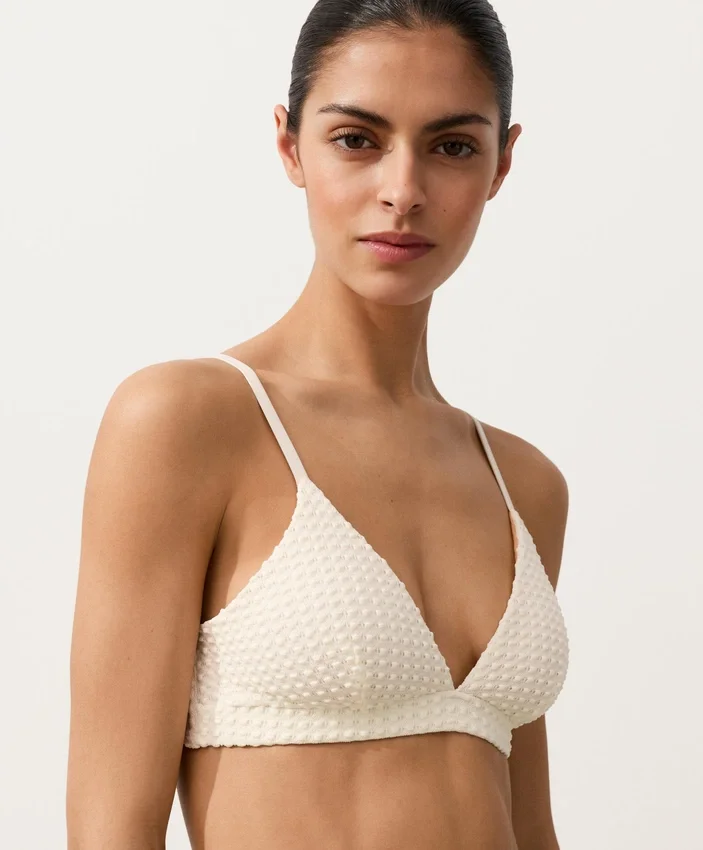Trójkątny top bikini z dzianiny szydełkowej o fakturze bąbelkowej Trójkątny top bikini z dzianiny szydełkowej o fakturze bąbelkowej