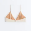 Trójkątny top bikini z dzianiny szydełkowej o fakturze bąbelkowej Trójkątny top bikini z dzianiny szydełkowej o fakturze bąbelkowej