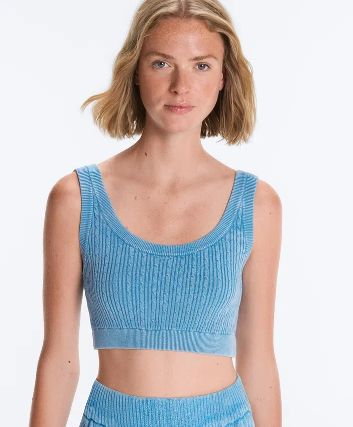 Wypłukany dzianinowy T-shirt z krótkim rękawem i warkoczowym wykończeniem Wypłukany dzianinowy T-shirt z krótkim rękawem i warkoczowym wykończeniem