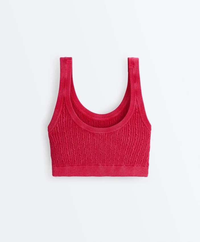 Wypłukany dzianinowy T-shirt z krótkim rękawem i warkoczowym wykończeniem Wypłukany dzianinowy T-shirt z krótkim rękawem i warkoczowym wykończeniem